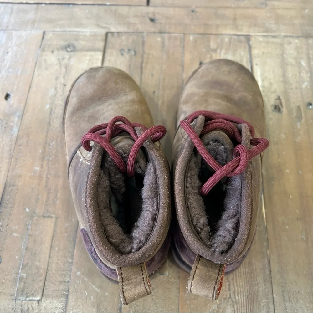 Ugg Australia Kids Neumel II Waterproof Chukka Boots Size 1 Dusted Cocoa Leather